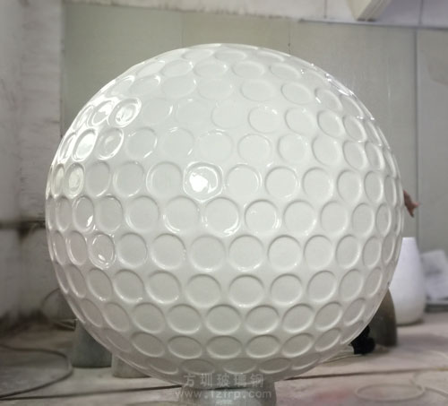 玻璃鋼高爾夫球雕塑造型工廠生產(chǎn)圖 玻璃鋼高爾夫球雕塑造型工廠生產(chǎn)圖