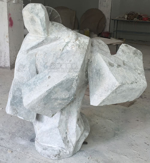 玻璃鋼仿石太極人物雕塑造型工程打磨修復(fù)圖 玻璃鋼仿石太極人物雕塑造型工程打磨修復(fù)圖