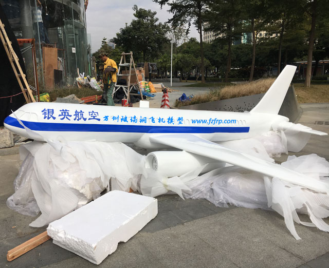 玻璃鋼飛機(jī)模型現(xiàn)場拆包裝圖 玻璃鋼飛機(jī)模型現(xiàn)場拆包裝圖