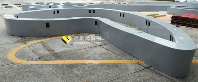 深圳花園城大型玻璃鋼logo座椅現(xiàn)場(chǎng)組裝圖 深圳花園城大型玻璃鋼logo座椅現(xiàn)場(chǎng)組裝圖