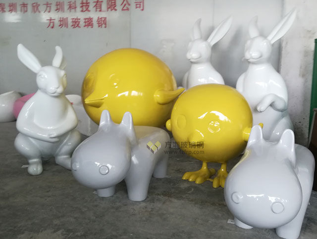 玻璃鋼卡通動(dòng)物雕塑進(jìn)入羅湖小學(xué)校園充滿(mǎn)童趣 玻璃鋼卡通動(dòng)物雕塑進(jìn)入羅湖小學(xué)校園充滿(mǎn)童趣