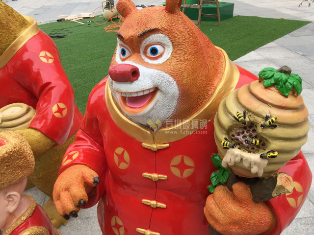 惠州商業(yè)街玻璃鋼動漫卡通雕塑組合高度仿真 惠州商業(yè)街玻璃鋼動漫卡通雕塑組合高度仿真
