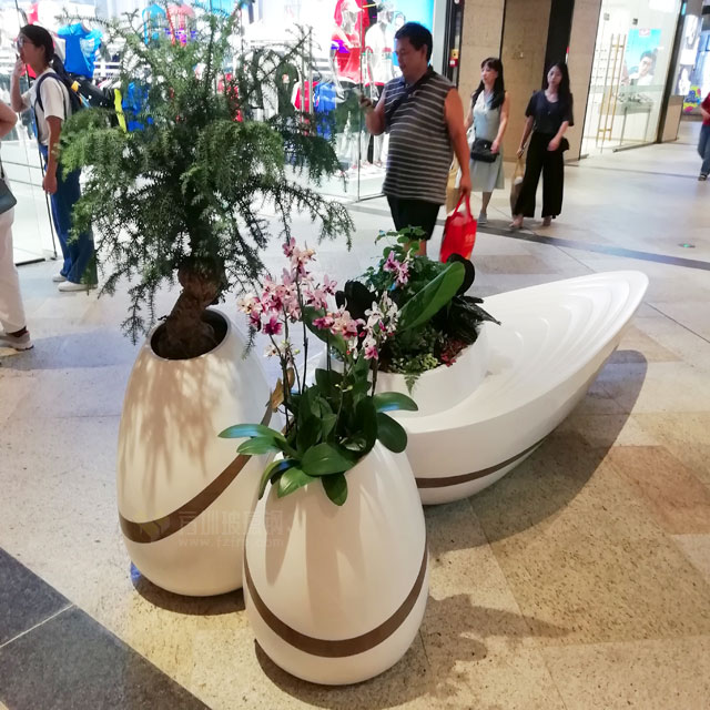 深圳龍華商業(yè)中心玻璃鋼室內(nèi)美陳裝飾花器座椅 深圳龍華商業(yè)中心玻璃鋼室內(nèi)美陳裝飾花器座椅