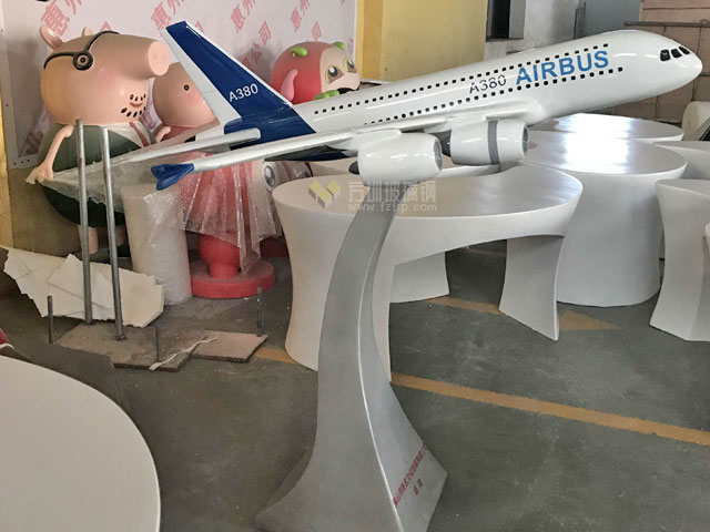 空客A380玻璃鋼飛機(jī)模型擺件云南展覽定制方圳制作圖 空客A380玻璃鋼飛機(jī)模型擺件云南展覽定制方圳制作圖