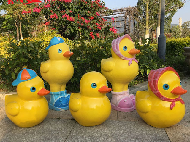 玻璃鋼小黃鴨雕塑園林戶外景觀裝飾擺件 玻璃鋼小黃鴨雕塑園林戶外景觀裝飾擺件
