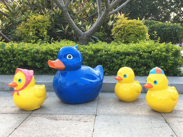 玻璃鋼小黃鴨雕塑園林戶外景觀裝飾擺件 玻璃鋼小黃鴨雕塑園林戶外景觀裝飾擺件