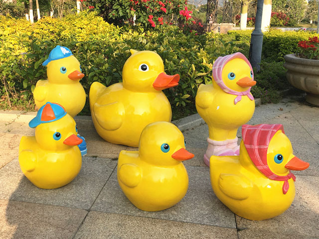 玻璃鋼小黃鴨雕塑園林戶外景觀裝飾擺件 玻璃鋼小黃鴨雕塑園林戶外景觀裝飾擺件