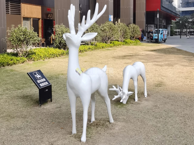 玻璃鋼鹿群組合雕塑提升東莞創(chuàng)新園區(qū)戶外景觀 玻璃鋼鹿群組合雕塑提升東莞創(chuàng)新園區(qū)戶外景觀