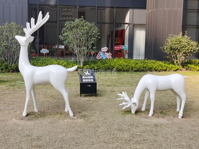 玻璃鋼鹿群組合雕塑提升東莞創(chuàng)新園區(qū)戶外景觀 玻璃鋼鹿群組合雕塑提升東莞創(chuàng)新園區(qū)戶外景觀